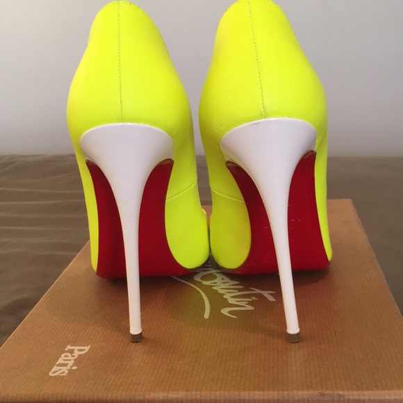 SOLD. Christian Louboutin Pump - Picture 2 of 5